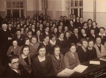 J. Tumas with students of the course, 1928.