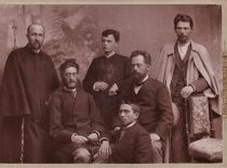 Mintauja bell ringers' group, about 1894. From left to right: Jonas Jablonskis, Juozas Tumas, Vincas Kudirka; seated: Motiejus Lozoraitis, Motiejus Čepas and Gabrielius Landsbergis