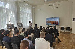 Students from Northeastern University, USA, visit the library