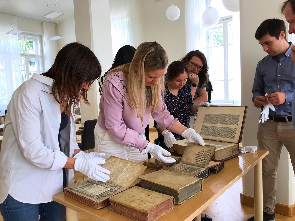 Guided tour of the Social Sciences and Humanities Library