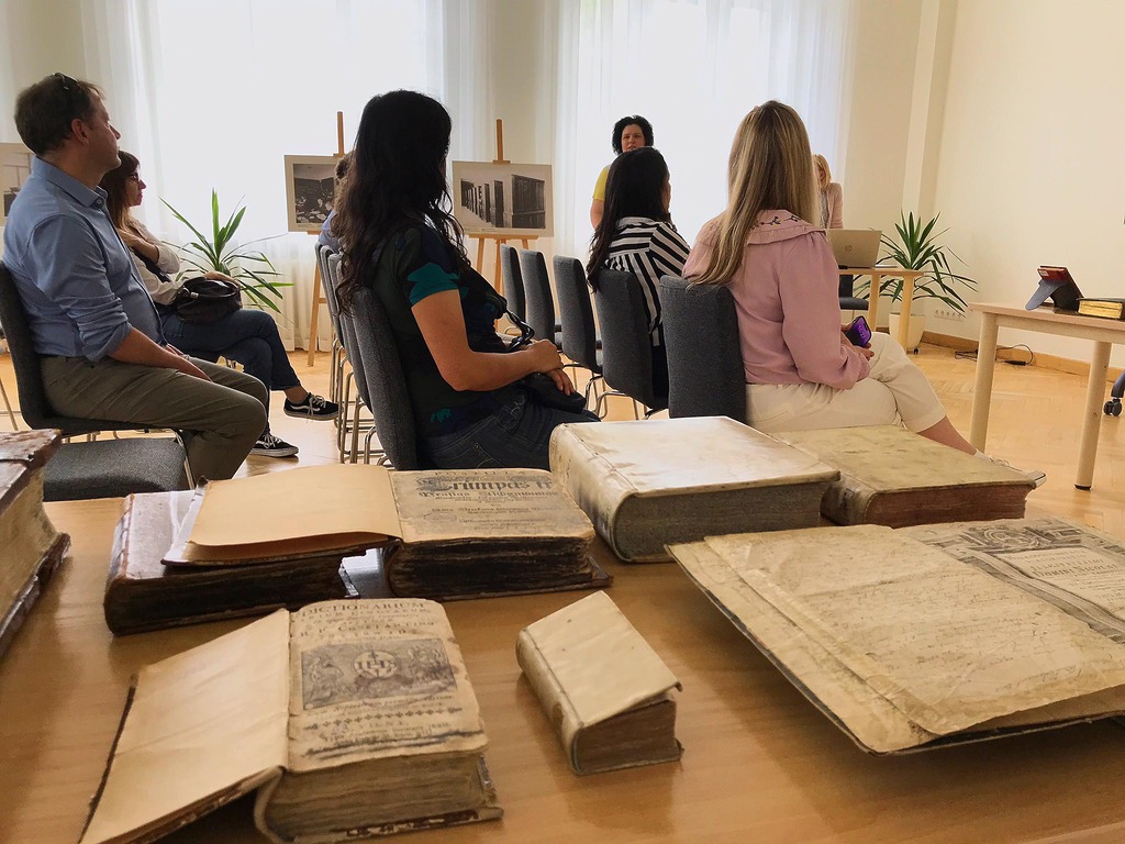 Guided tour of the Social Sciences and Humanities Library